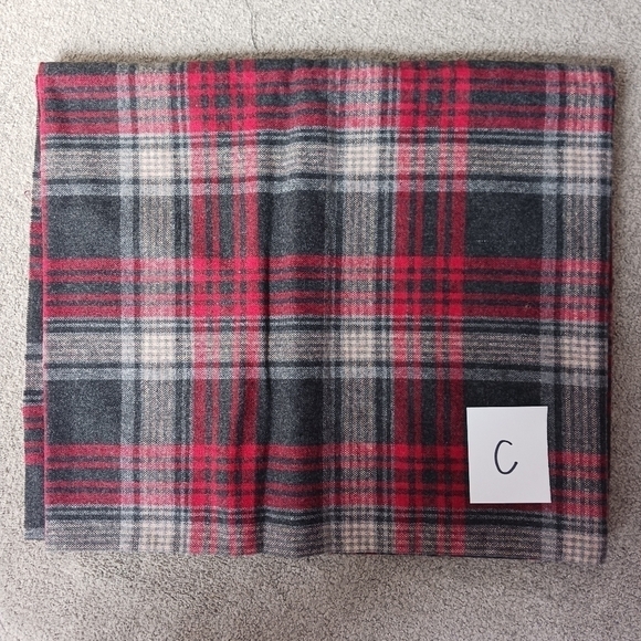 Lot of Plaid Fabric - Picture 8 of 11